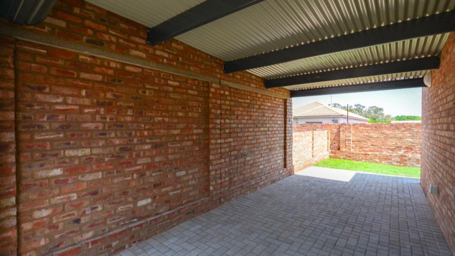 To Let 2 Bedroom Property for Rent in Van Der Hoff Park North West